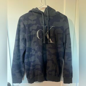 Small Calvin Klein sweatshirt, navy blue and grey camo.